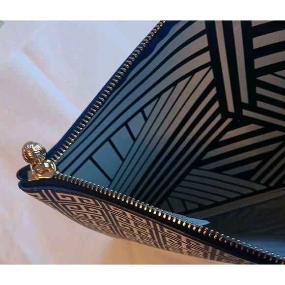 OTG Twenty Four Seven Number 8 Limited Edition Bag MSRP $79 - Picture 7 of 8